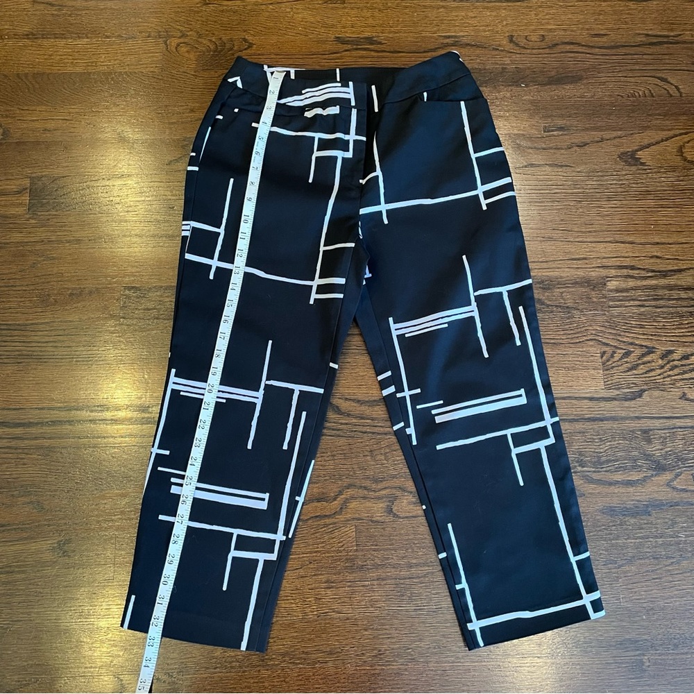 INVESTMENTS Women’s- Sz 6 - BLACK-WHITE CAPRIS - Picture 7 of 11